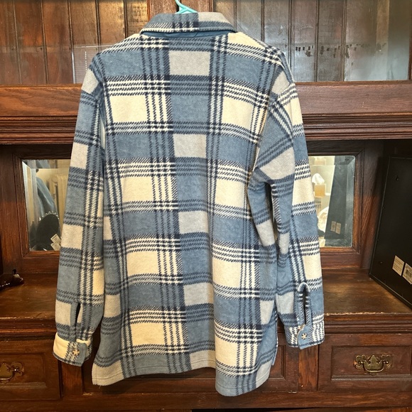 Blue plaid button up fleece flannel - Picture 3 of 3